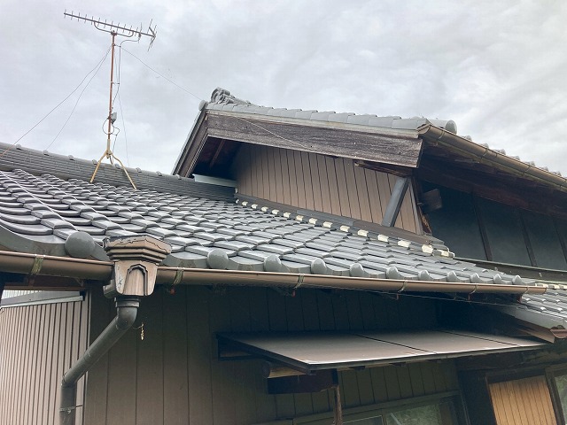 各務原市｜軽量化のため葺き替えたい！釉薬瓦屋根の状態を点検しました